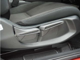 ◆シートハイトアジャスター◆運転席を上下に高さ調節ができます!運転ポジションを体格に合わせてシート調整できます。