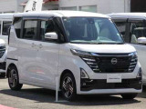 フロント右斜側の写真です。