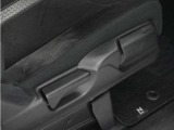 ◆シートハイトアジャスター◆運転席を上下に高さ調節ができます!運転ポジションを体格に合わせてシート調整できます。