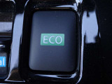 【ECOモード】スイッチONで、加速を穏やかにし電力消費を抑制します。同時に回生ブレーキを強めてリチウムイオンバッテリーへの電力回収量を増やし、航続距離を延ばすことができます。
