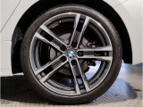 BMW純正アルミホイールです。納車時にはアルミホイールコーティングも承っております!是非ご検討下さいませ。