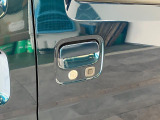 品質へのこだわり!フロアマットやシートなど車内をキレイに清掃し、ニオイや汚れなどを徹底的にクリーニングしてもらっております。室内はピカピカです☆