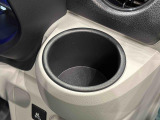 運転席側掘り込み式インパネカップホルダー