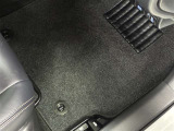足元周り、フロアマットも、しっかり洗浄しております。