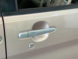 品質へのこだわり!フロアマットやシートなど車内をキレイに清掃し、ニオイや汚れなどを徹底的にクリーニングしてもらっております。室内はピカピカです☆