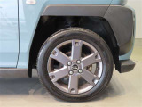 純正のアルミホイール装着車です。タイヤサイズは165/65R15です。