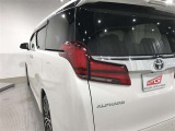 【テールランプ】後車にも分かり易いデザインです。
