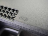◆助手席エアバッグ◆SRSエアバッグは、シートベルトだけでは防ぎきれない衝突時の衝撃から乗員を守るための安全装置。衝突時に瞬時に膨らみ、頭部や胸部がダッシュボードに直接衝突するのを防ぎます。
