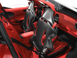 光の反射を抑えるマットカーボンファイバーが採用されており、上質で落ち着きのあるコックピット空間を演出します。