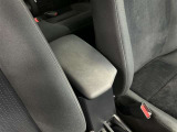 肘置きがあると運転姿勢が安定して疲れにくいです!