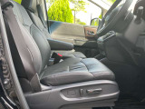 当社には、【指定工場】を併設しており、車検・点検整備もお任せください。ホンダ車を知り尽くしたエキスパートサービスエンジニアがご対応させていただきます。