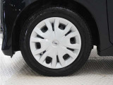◆純正ホイール装着車◆シンプルなデザインのホイールキャップ付きです。