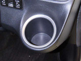 運転席にカップホルダーを装備しております。