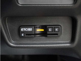 スマートインターチェンジを利用するに必須なETC車載器も付いています。あとはETCカードを差していただくだけで、煩わしい料金所でのお支払いも不要となります。