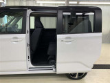 両側パワースライドドア付き!狭い駐車スペースなどでの乗り降りラクラク♪小さなお子さまのいるご家庭には嬉しい装備です。