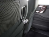 ◆コンビ二フック◆ちょっとした買い物の袋を吊り下げたり、ゴミ袋を吊り下げられるコンビニフックがあり車内を転がらず便利です!