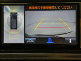 車両全体を上から表示し車両周囲を確認する事が出来るので、狭い駐車場等で重宝する装備です もちろんバックモニターとしての機能もございます