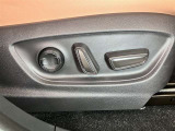 パワーシート搭載。微妙な調整が手軽にでき、最適なポジションで運転することが可能です。