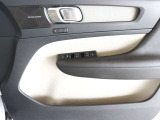XC40はドアスピーカーをダッシュボードに移設した事により、大型のドアポケットを用意しています またスピーカーが前方に設置されたことにより、自然な音の広がりを楽しむ事ができます