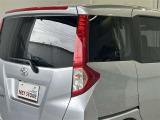 対向車がいないとき、見通しの悪い道路は暗くて怖いですよね。。。こちらのクルマはオートマチックハイビーム搭載です!対向車の有無で自動でハイ・ロウビームに切り替えます。