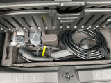パンク修理剤とエアーコンプレッサーと車載工具も完備!!