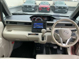 広々とした視界で運転も快適。勿論、安心、安全なSRSエアバックシステム運転席&助手席付