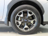 純正のアルミホイール装着車です。タイヤサイズは225/60R17です。