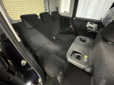 後席での快適なドライブを提供する、運転席・助手席シートバックテーブルです♪ドリンクホルダー2個付きです(^^♪