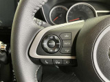 左側でインフォメーションディスプレイの操作や音量調整などの操作ができます!