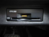 スッキリと収まったETC2.0ユニット。 やはり便利さからマストアイテムになってきましたね。