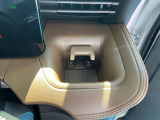 運転席・助手席にドリンクホルダーが付いてとっても便利です。