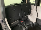 リアシート座面を持ち上げると、背の高い荷物を積むのに便利なトールモードに変身します!多彩なシートアレンジで使い勝手良好!