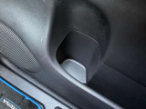 運転席・助手席のドアポケットにもドリンクホルダーがございます(^^♪