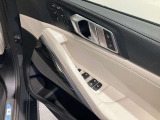 BMW正規ディーラー/認定中古車 最長4年・走行距離無制限保証付き 禁煙車/弊社デモンストレーションカー/パノラマサンルーフ/ホワイトレザー/シートヒーター/トップビューカメラ