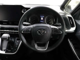 各操作スイッチなどもハンドルから手を放すことなく操作可能で安全運転に支援いたします!