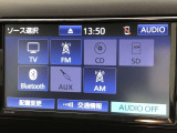 Bluetooth(ブルートゥース)接続機能付き。スマートフォンなどからお気に入りの音楽をワイヤレス再生できます。ドライブがさらに楽しくなりますね。