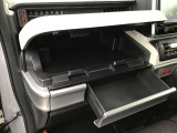 大き目グローブBOXで収納もOK