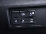 【パーキングセンサー】バンパーに付いたセンサーが障害物を検知。一定の距離に近づくとアラートで教えてくれます。狭い駐車スペースや車庫入れ時も安心です。