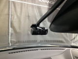 【別途SDカードの購入が必要です。また社外品は保証対象外となります。】運転中の映像・音声などを記録して、交通事故やトラブルが起きた時の正確な状況把握に役立つドライブレコーダーが装着済。