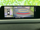 駐車場での後退時の安全を確保します。映像を視認しやすい画面で確認でき、安心して運転操作をサポートします。