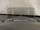 車速やナビのルート誘導などを表示してくれるアクティブ・ドライビング・ディスプレイ。視線や焦点調節が少なく済み、気持ちよく安全に運転を楽しめます。