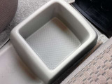 運転席と助手席間にはドリンクホルダー装備☆