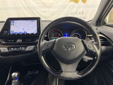 ステアリングスイッチにて走行中に視線を外すことなく、インフォメーションディスプレイやオーディオ操作ができます。視線移動が少ないので、快適で安全なドライビングに貢献します。