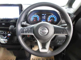 運転が楽しくなる明るく開放的な運転席まわりです。