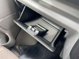 車検証入れに♪グローブボックス。