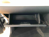 よく使うものが手を伸ばせばすぐ届く、機能面で充実した収納。
