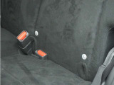◆ISOFIX◆シートベルトいらずでチャイルドシートと固定金具を連結するだけでガッチリ固定できます。