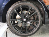 BMWならではの卓越した走りを支えるホイールと足回りです!日本車の走りに慣れている方にもぜひ体感して頂きたいほど、高いレベルでまとまっています!