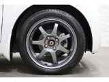 社外のアルミホイールが足元を飾ります!タイヤサイズは165/55R15です。