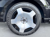 19インチアルミホイール(R19)・AIRMATICサスペンション